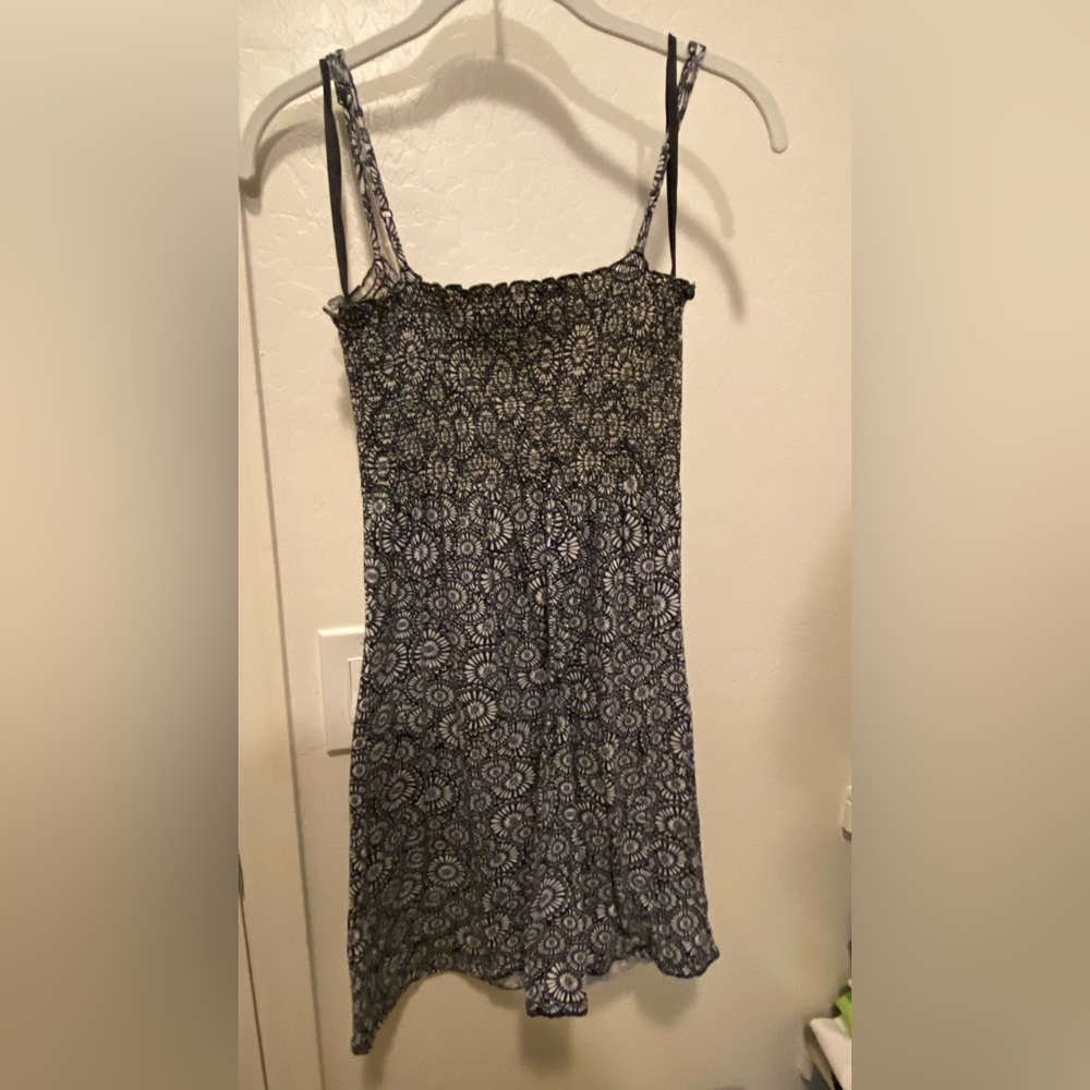 Ann Taylor Loft Black and White Women's Dress in a Size Small
Petite